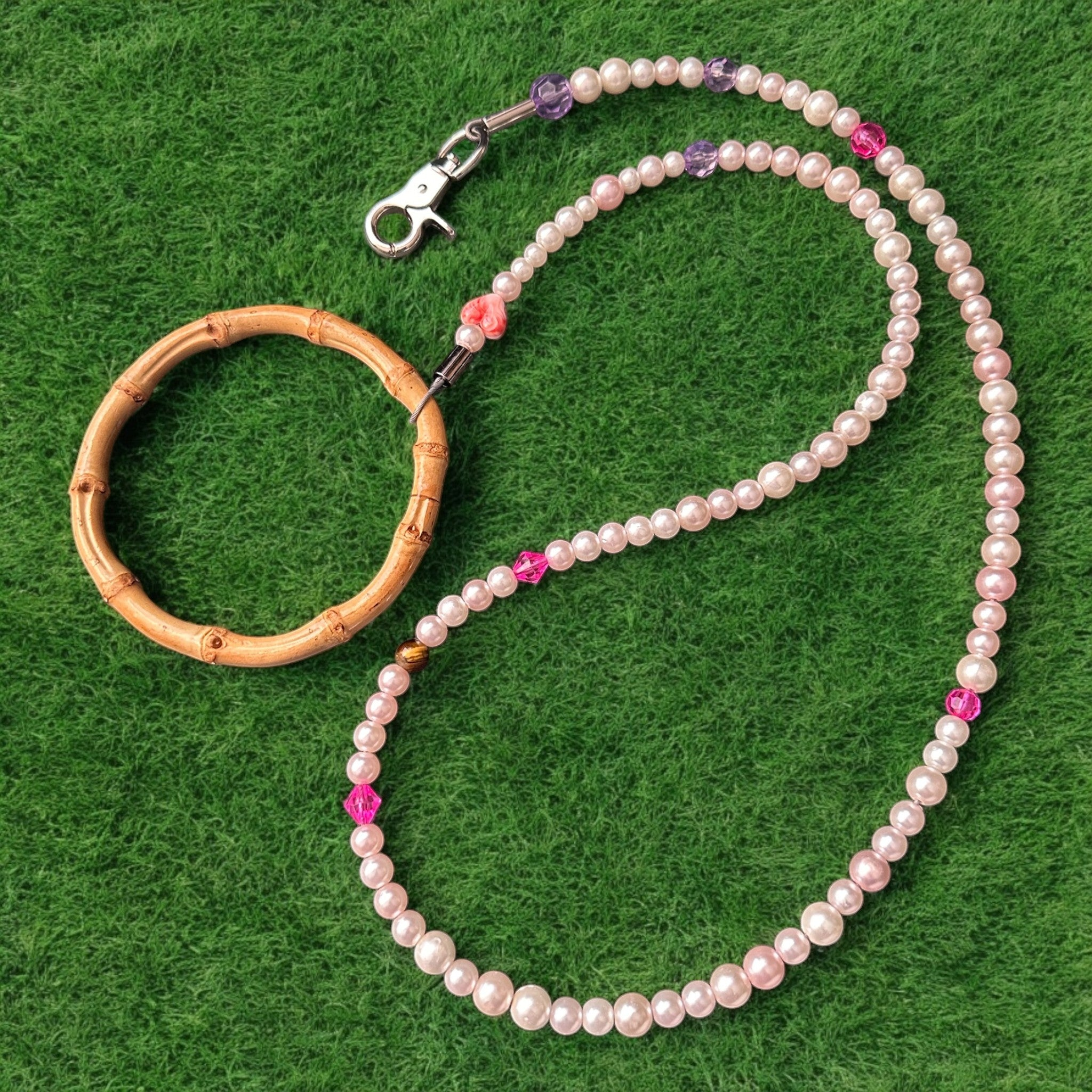 Luxury pearl pet leash with a bamboo handle